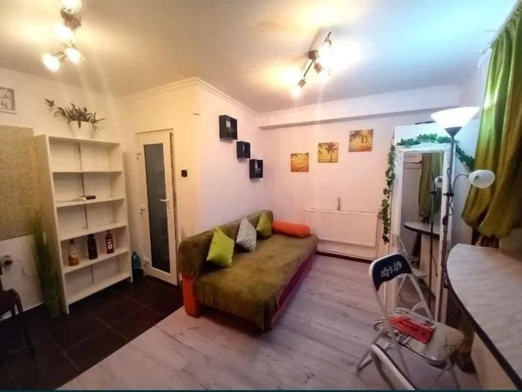 Investitie! Garsoniera finisata, terasa 14 mp, boxa, zona Turnul Pompierilor - 1