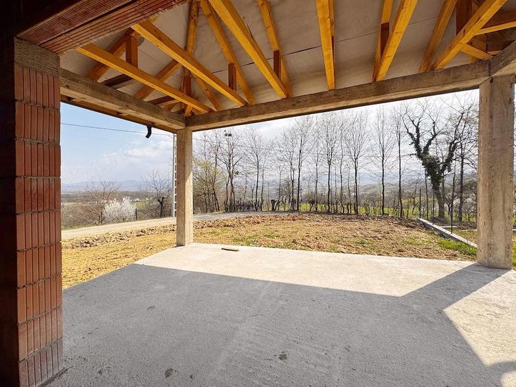 Casa pe un nivel, constructie la rosu situata in Grosi - 4