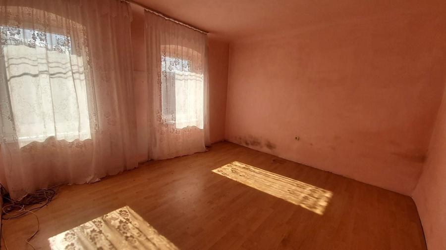 Casa mare, primitoare si bine compartimentata, cu 5 camere - 5