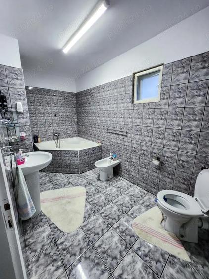 Vand Schimb Casa zona centrala, 2 apartamente separate, garaj, curte - 3