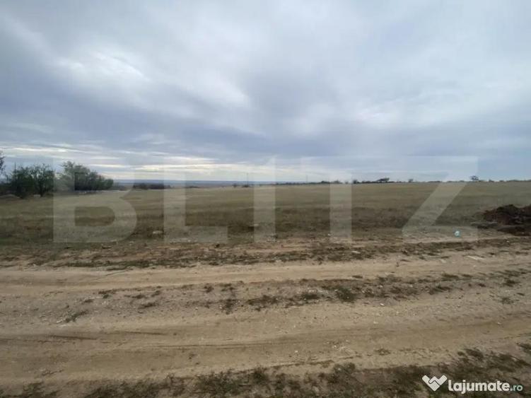 Teren partial intravilan 15000 mp, deschidere 136 m, zona Pa - 3
