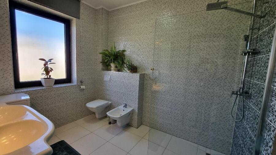 Apartament 3 camere etaj 1 in vila zona Odobescu cu parcare - 11