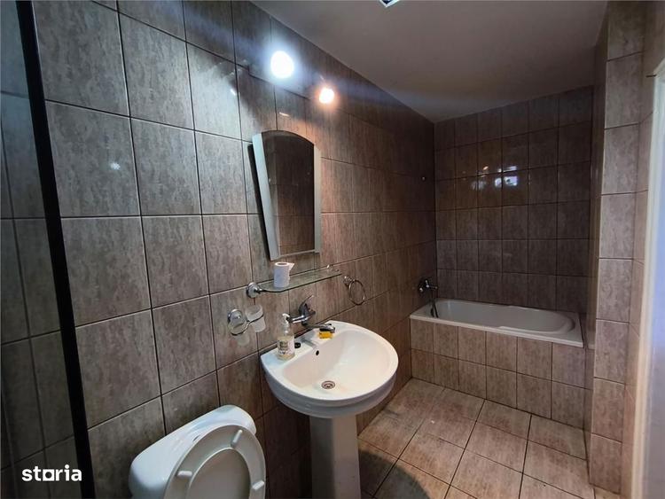 Casă cu 4 camere cu Teren 1255 Mp în 7 Noiembrie