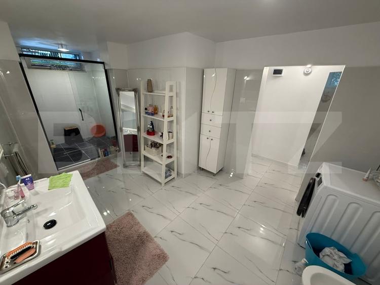 Apartament cu 3 camere decomandat, mobilat în Central