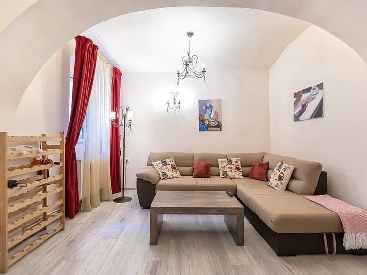 Apartament cu 2 camere decomandat, mobilat în Centrul Istoric
