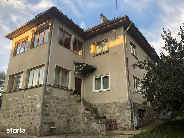 Casă cu 10 camere cu Teren 1034 Mp în Cabana Vânătorilor