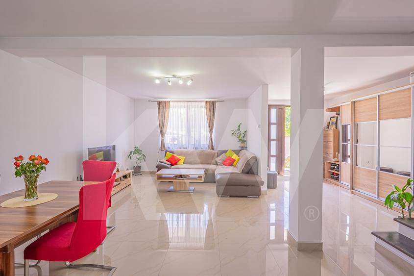 Duplex cu 4 camere cu Canalizare în Gușterița