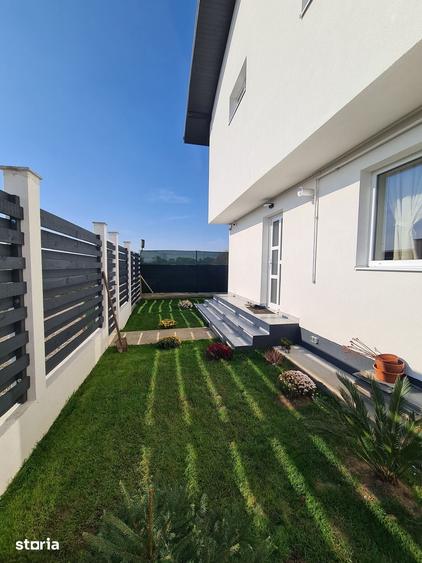 Casă cu 4 camere cu Teren 200 Mp în Vidra