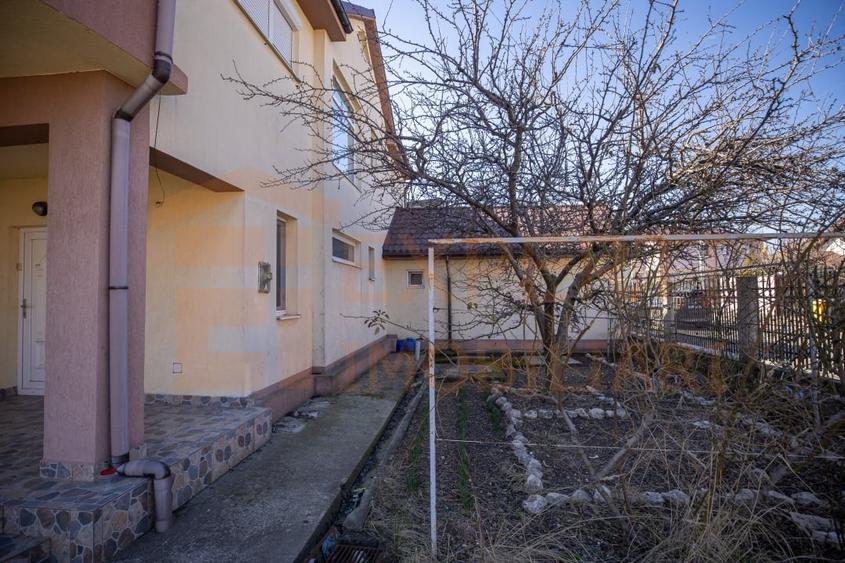 Casă individuală cu 6 camere cu Canalizare în Năvodari