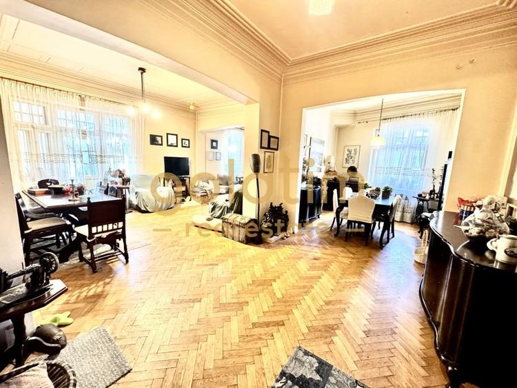 Apartament cu 5 camere decomandat în Armeneasca