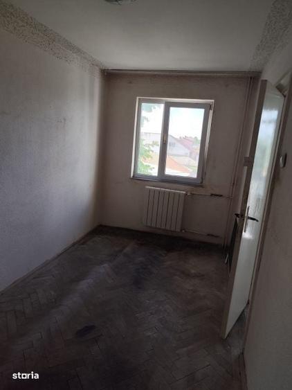 Apartament cu 3 camere în Km 4