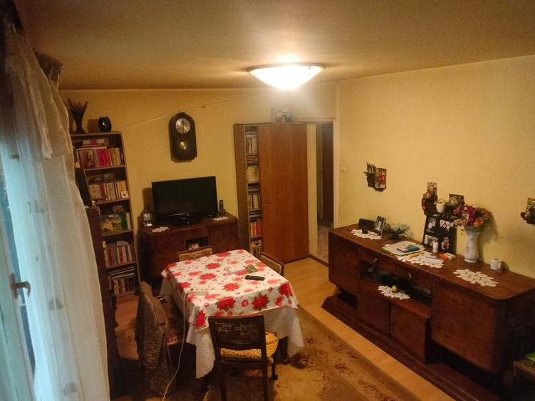 Apartament cu 3 camere decomandat în Drumul Taberei