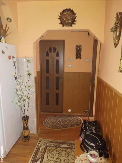 Apartament cu 2 camere decomandat în Petrila