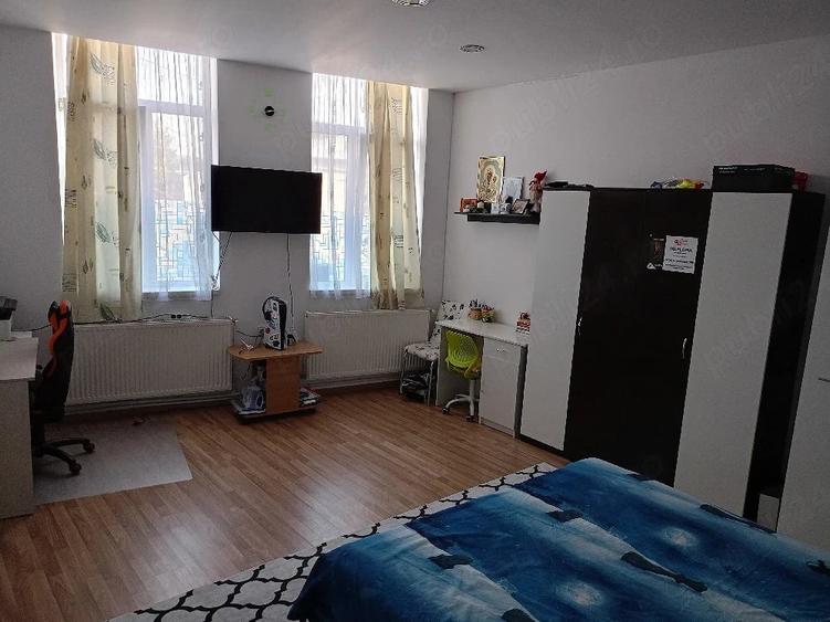 Casă cu 3 camere cu Teren 150 Mp în Piața Centrală