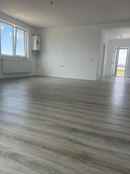 Casă cu 4 camere în Sântandrei