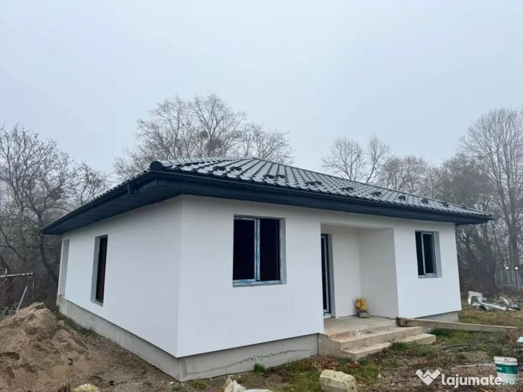 Casă cu 3 camere cu Teren 450 Mp în Satu Nou de Jos
