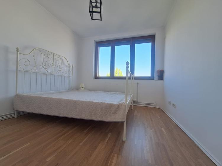 Apartament cu 3 camere semidecomandat, mobilat în Semicentral