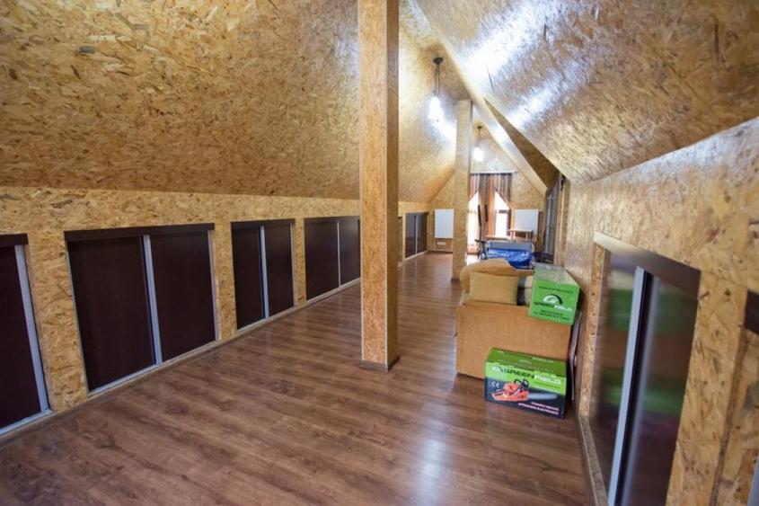 Casă individuală cu 4 camere cu Piscina în Bucov