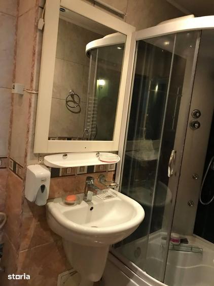Apartament cu 4 camere în Micro 17