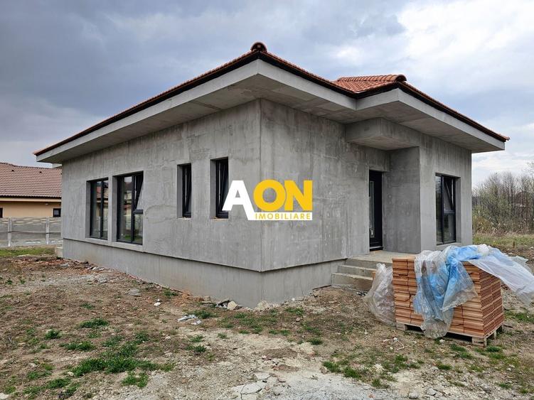 Casă individuală cu 3 camere cu Canalizare în Micești