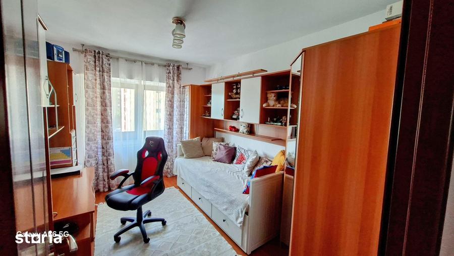 Apartament cu 3 camere decomandat în Scriitorilor
