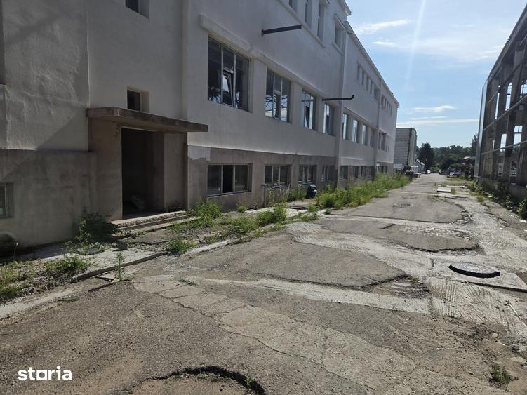 Spațiu comercial, de 358 mp, în Poiana