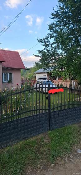 Casa de vanzare cu anexe - 1