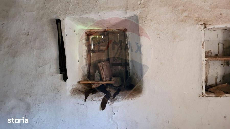 Casa din piatra la poalele Bedeleului Izvoarele, Alba - 12