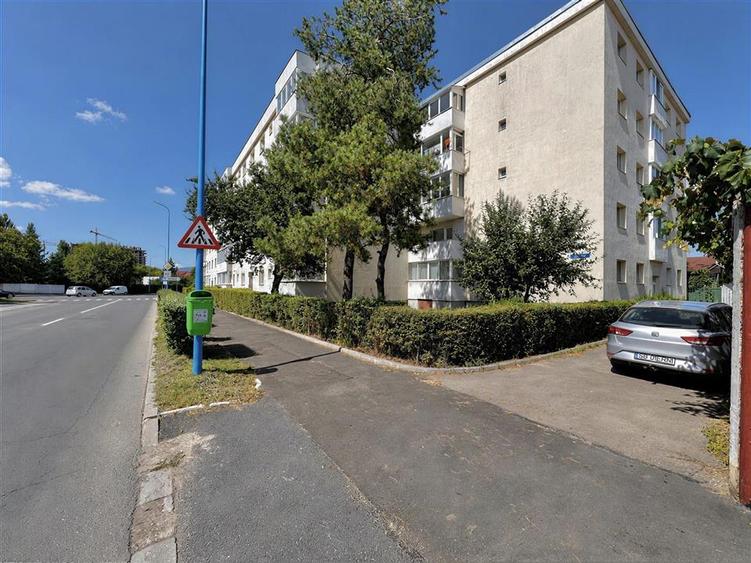 Apartament cu 3 camere decomandat, mobilat în Bartolomeu