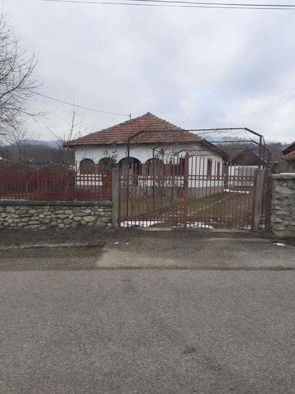 SCHIMB sau VAND casa la tara cu apartament , - 2