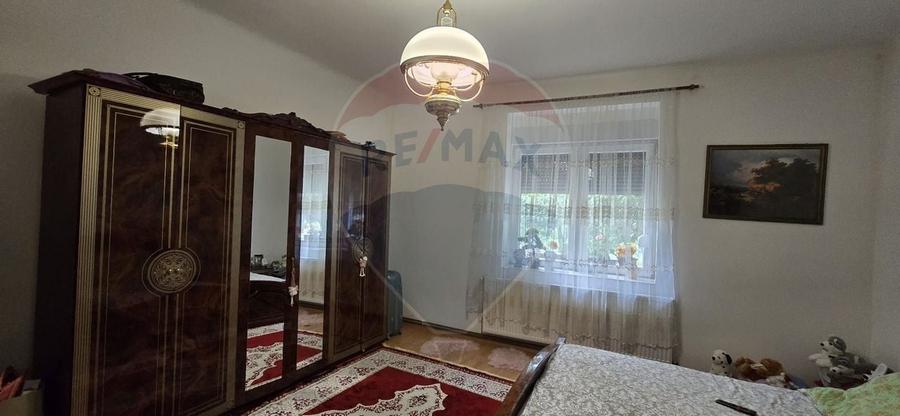 Casă / Vilă de vanzare cu 3 camere central Chisineu Cris - 5