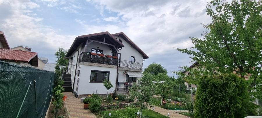 Casa cu etaj la cheie - 1