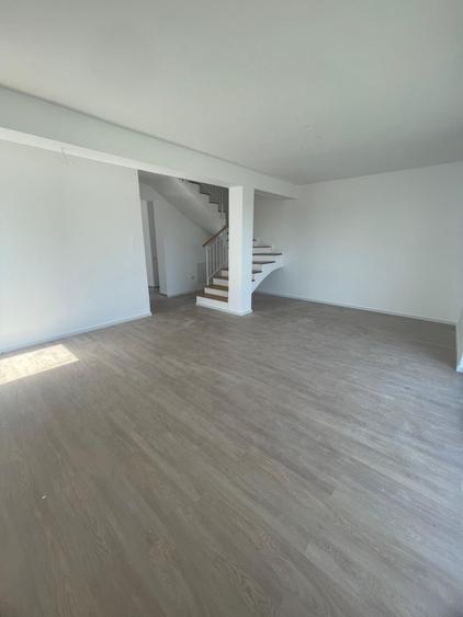 Compelx de case tip duplex in zona Parfumului. An 2023. Comision 0 - 7