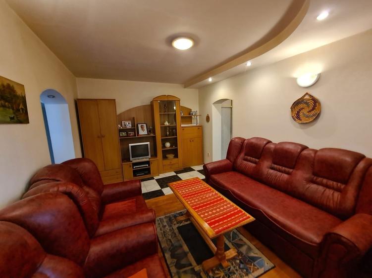 Vand apartament 3camere - 4