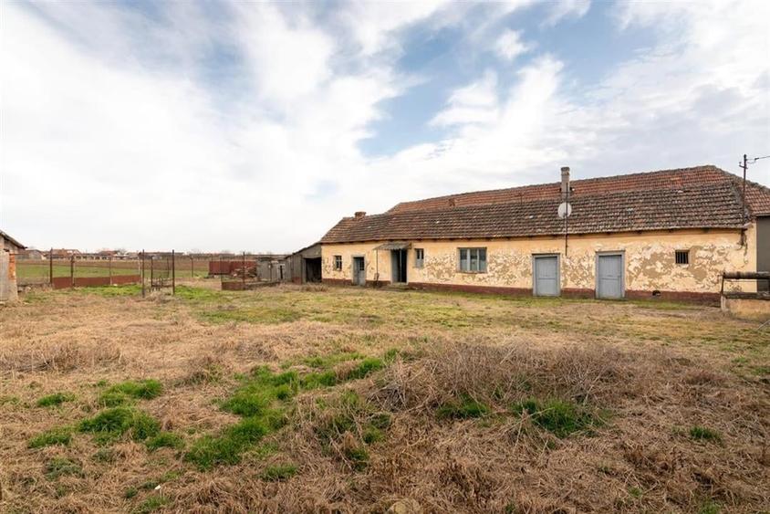 RECO Casa batraneasca cu teren generos in Girisu de Cris - 6