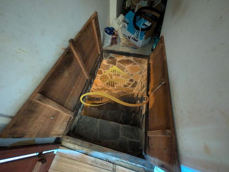 Casă &icirc;n Traian, poziție excelentă! - 14