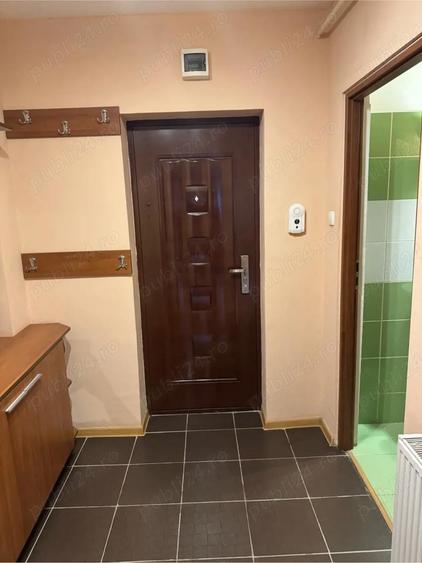 vand Garsoniera . - 9