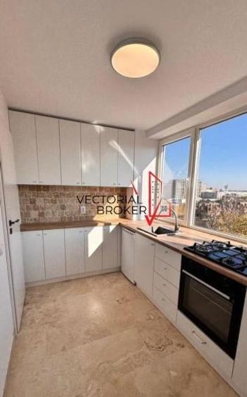 3 camere decomandat, revovat integral  Bld.Ferdinand - 3