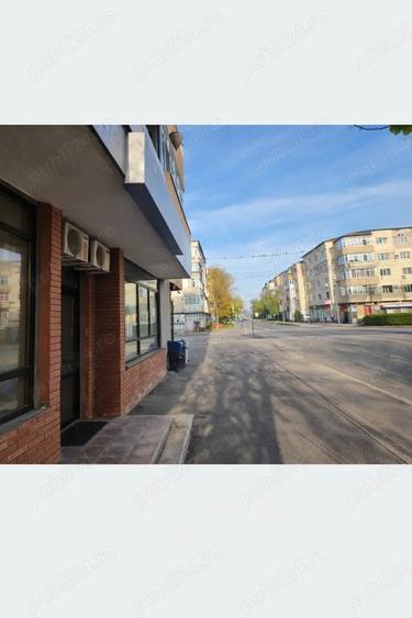 Spa?iu comercial 82 mp, parter Micro 12 Disponibil 1 martie - 7