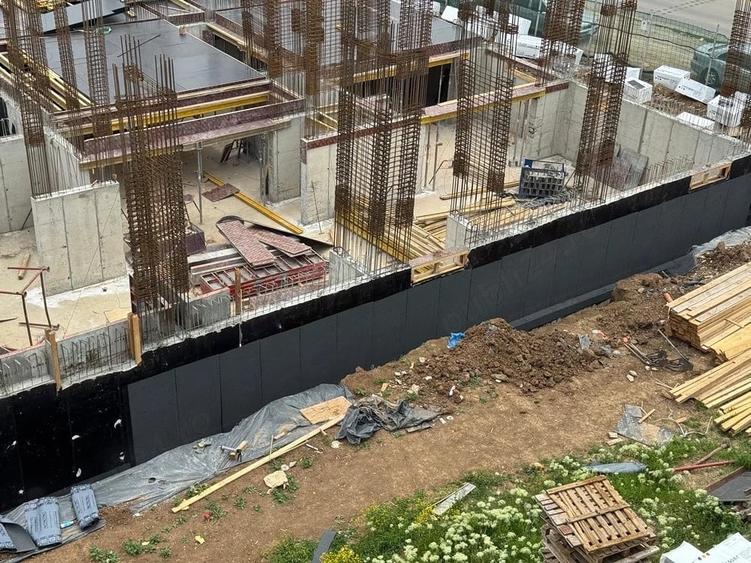 Apartament cu 3 camere decomandat în Dobroești