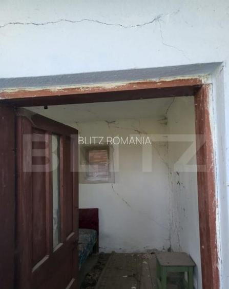 Casa batraneasca de vanzare, 48 mp, zona Patroaia Deal cu C