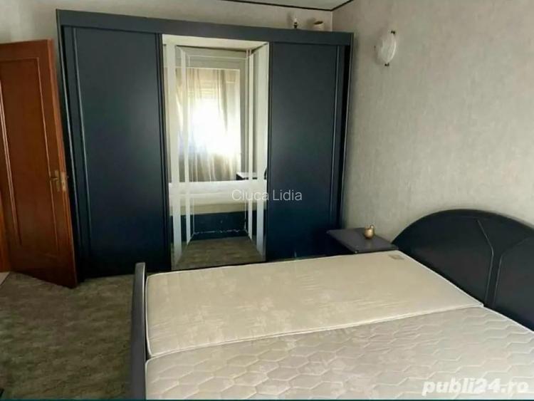 Inchiriez apartament cu 4 camere, in centru, bd Unirii Inchiriez apartament cu 4 camere, in centru, bd Unirii