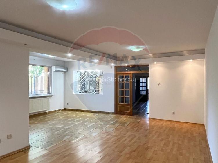 Inchiriere casa - vila cu 6 camere,  zona Cosbuc