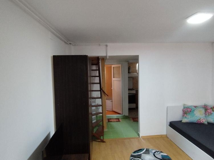 Proprietar - inchiriez garsoniera dubla la curte,in vila - 2