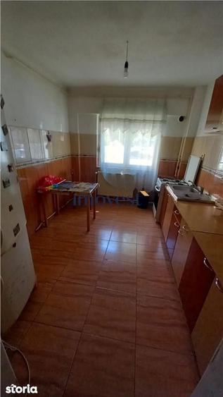 De inchiriat: Apartament cu 3 camere in zona Micro 16 - 6