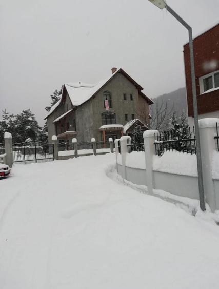 Casa spatioasa de vanzare - ideala pentru locuinta sau pensiune 659 00 - 1