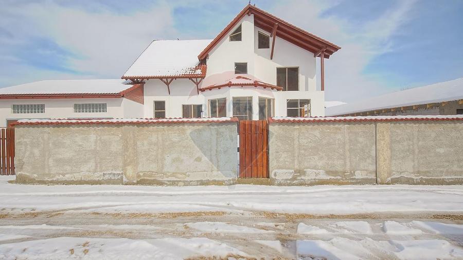 COMISION 0%| Casă individuală | 2 garaje | 192 mp utili | 847 mp teren - 2