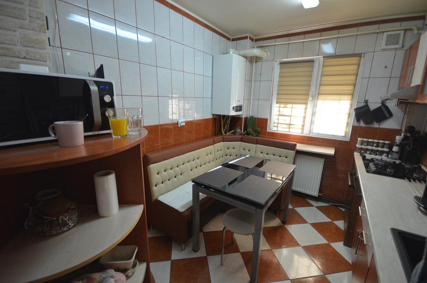 Apartament 3 camere - Aparatorii Patriei - 6 minute metrou - centrala proprie - 7