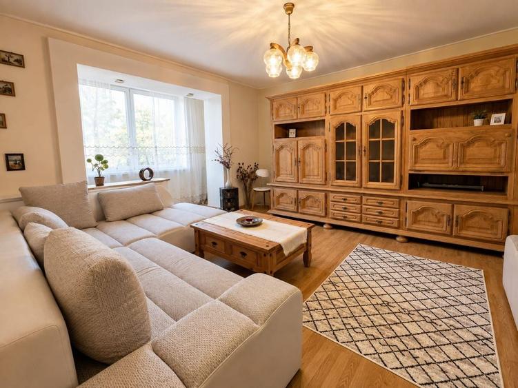 Apartament cu 3 camere decomandat, mobilat în Zorilor