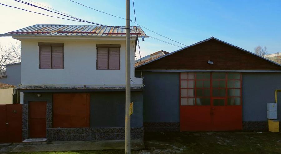 Vila 290mp + 4 spatii comerciale/depozitare, teren 1401 mp, acces DN1 - 2